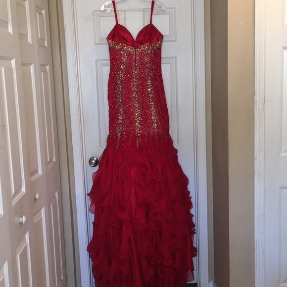 RED, MERMAID FITTED, JEWELED OUT FORMAL DRESS ❤️ - Picture 3 of 8